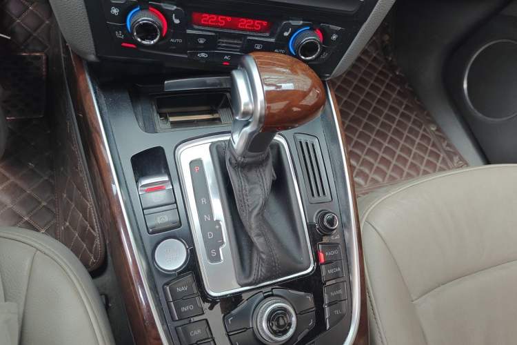 Used Audi Q5 2011 2.0TFSI Comfort Version Gear Lever