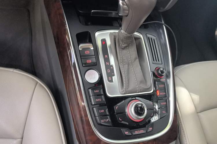 Used Audi Q5 2011 2.0TFSI Comfort Version Gear Lever