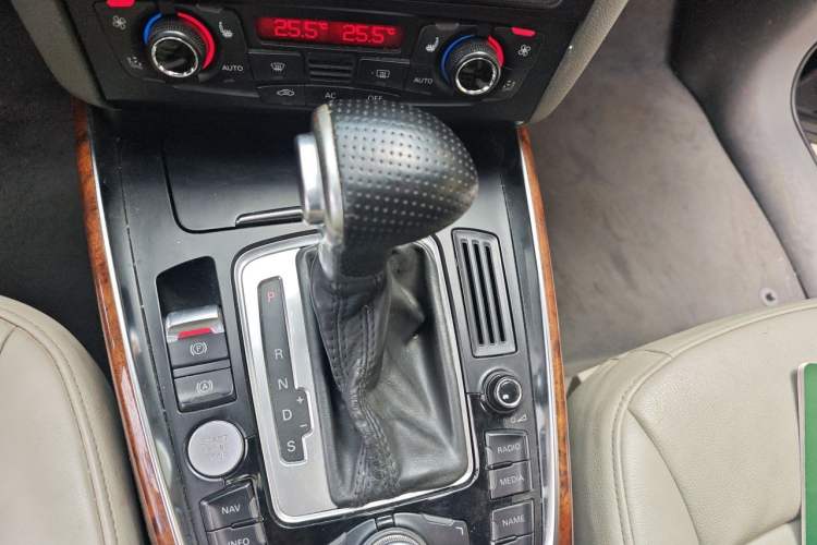 Used Audi Q5 2011 2.0TFSI Comfort Version Gear Lever