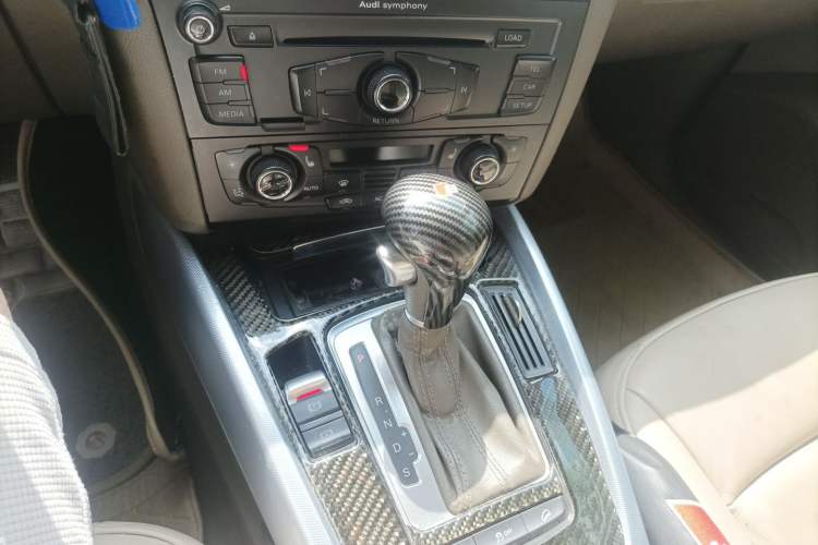 Used Audi Q5 2011 2.0TFSI Technology Model Gear Lever
