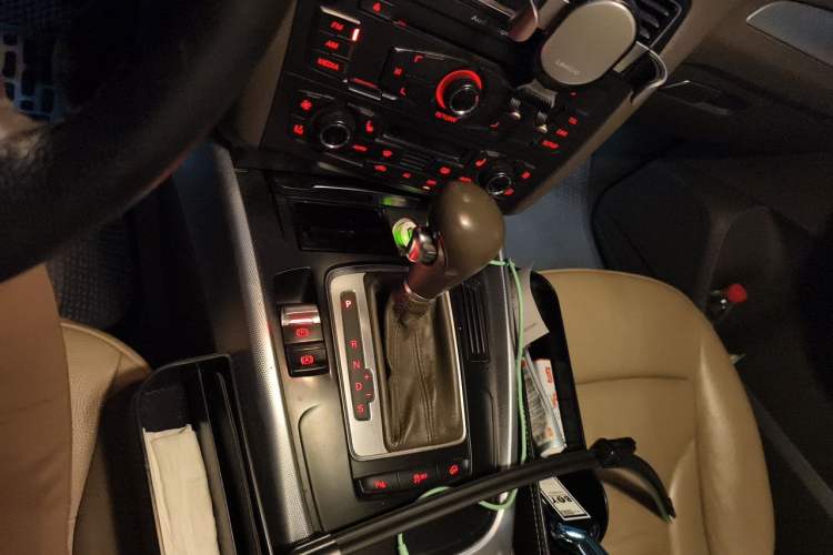 Used Audi Q5 2011 2.0TFSI Technology Model Gear Lever