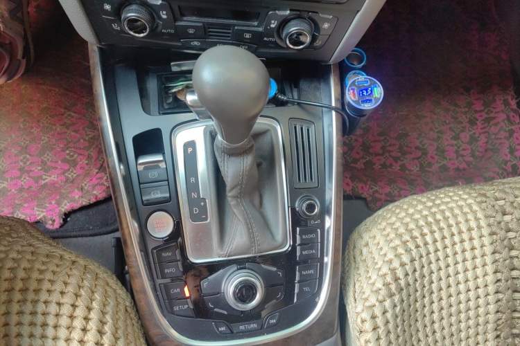 Used Audi Q5 2011 2.0TFSI Luxury Edition Gear Lever