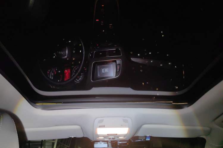 Used Audi Q5 2011 2.0TFSI Technology Model Headliner