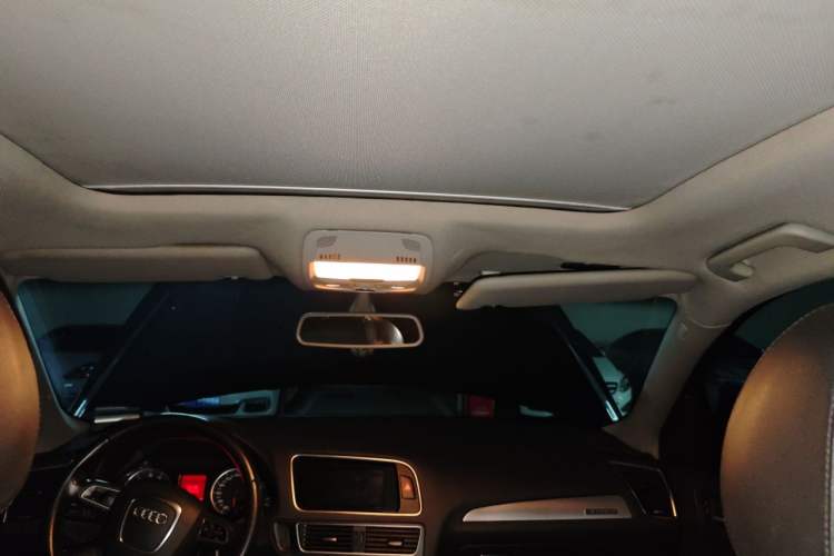 Used Audi Q5 2011 2.0TFSI Technology Model Headliner