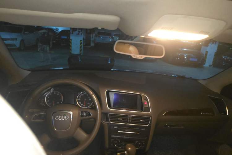 Used Audi Q5 2011 2.0TFSI Comfort Version Headliner