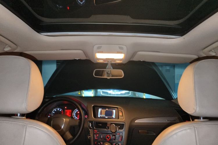 Used Audi Q5 2011 2.0TFSI Technology Model Headliner