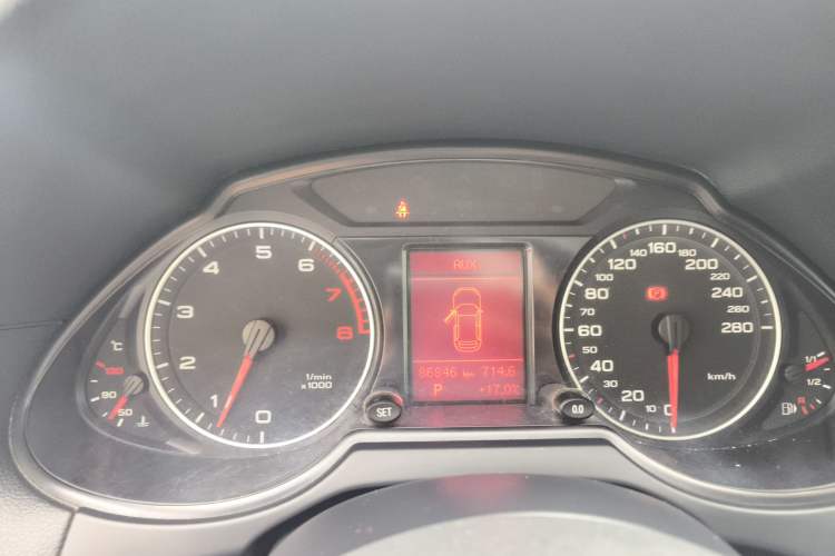 Used Audi Q5 2011 2.0TFSI Technology Model Instrument Cluster