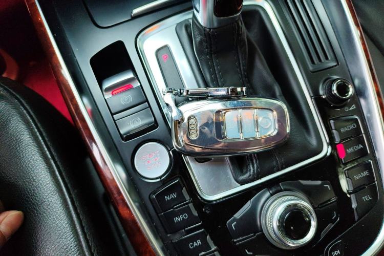 Used Audi Q5 2011 2.0TFSI Ambition Edition Interior 1