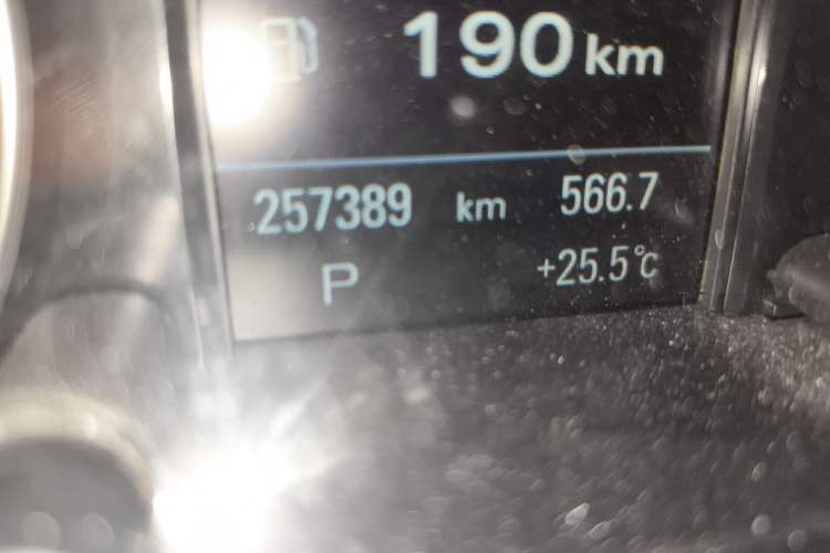 Used Audi Q5 2011 2.0TFSI Technology Model Odometer Close Up