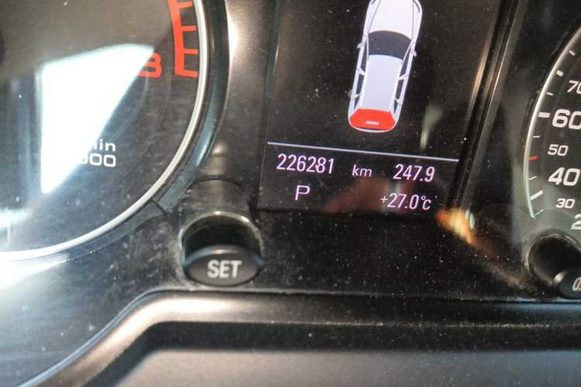 Used Audi Q5 2011 2.0TFSI Comfort Version Odometer Close Up