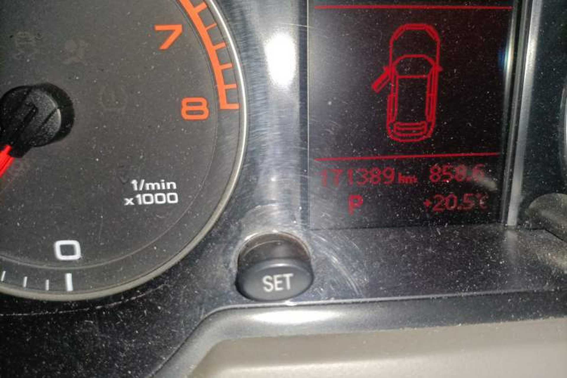 Used Audi Q5 2011 2.0TFSI Technology Model Odometer Close Up
