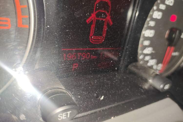 Used Audi Q5 2011 2.0TFSI Technology Model Odometer Close Up