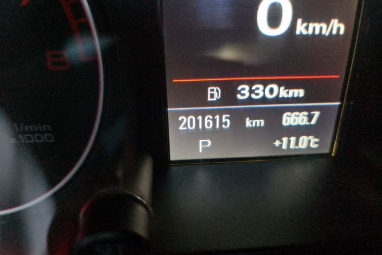 Used Audi Q5 2011 2.0TFSI Luxury Edition Odometer Close Up