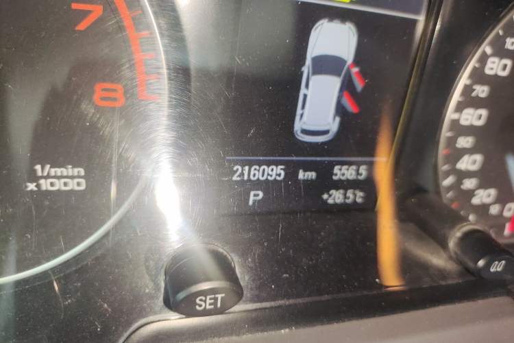 Used Audi Q5 2011 2.0TFSI Comfort Version Odometer Close Up