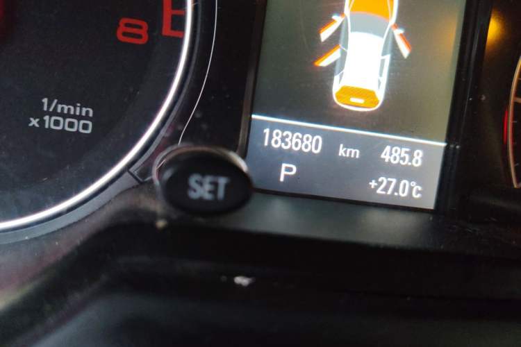 Used Audi Q5 2011 2.0TFSI Comfort Version Odometer Close Up