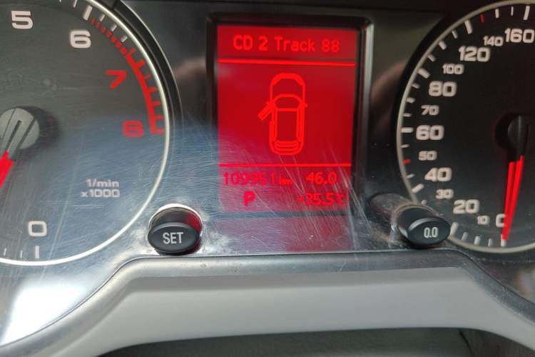 Used Audi Q5 2011 2.0TFSI Comfort Version Odometer Close Up