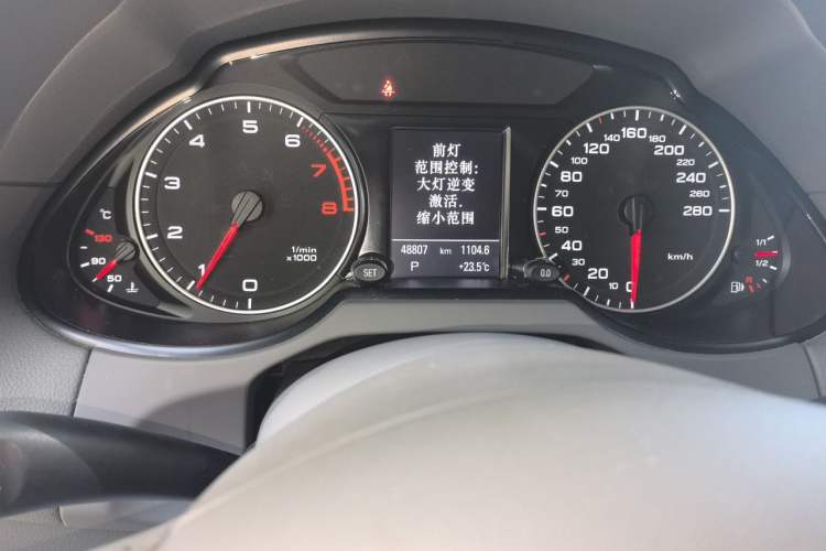 Used Audi Q5 2011 2.0TFSI Comfort Version Odometer Close Up