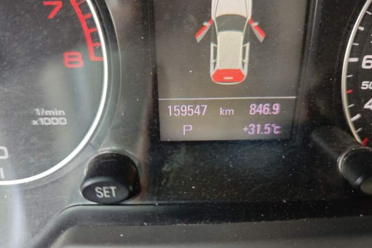 Used Audi Q5 2011 2.0TFSI Comfort Version Odometer Close Up