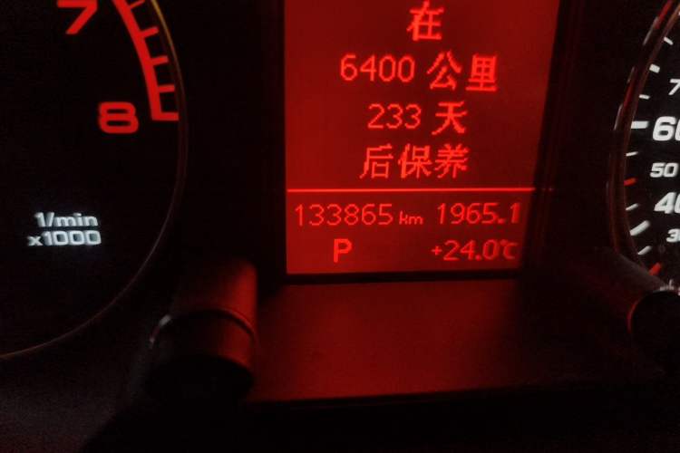 Used Audi Q5 2011 2.0TFSI Technology Model Odometer Close Up