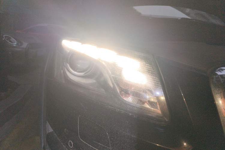 Used Audi Q5 2011 2.0TFSI Luxury Edition Right Front Headlight