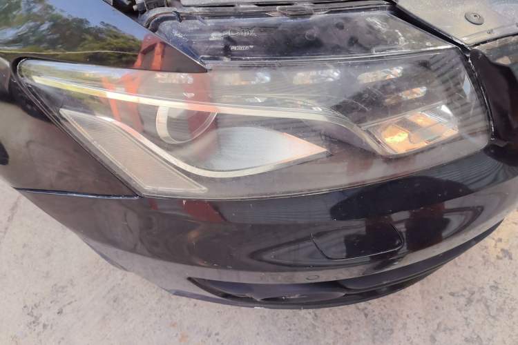 Used Audi Q5 2011 2.0TFSI Comfort Version Right Front Headlight