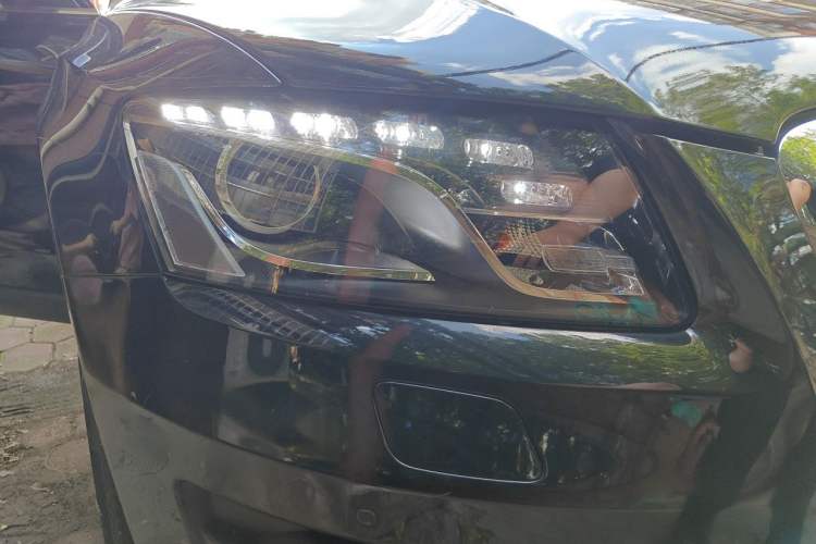 Used Audi Q5 2011 2.0TFSI Comfort Version Right Front Headlight