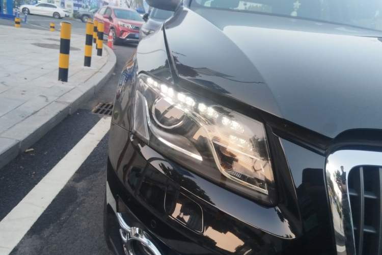 Used Audi Q5 2011 2.0TFSI Dynamic Edition Right Front Headlight