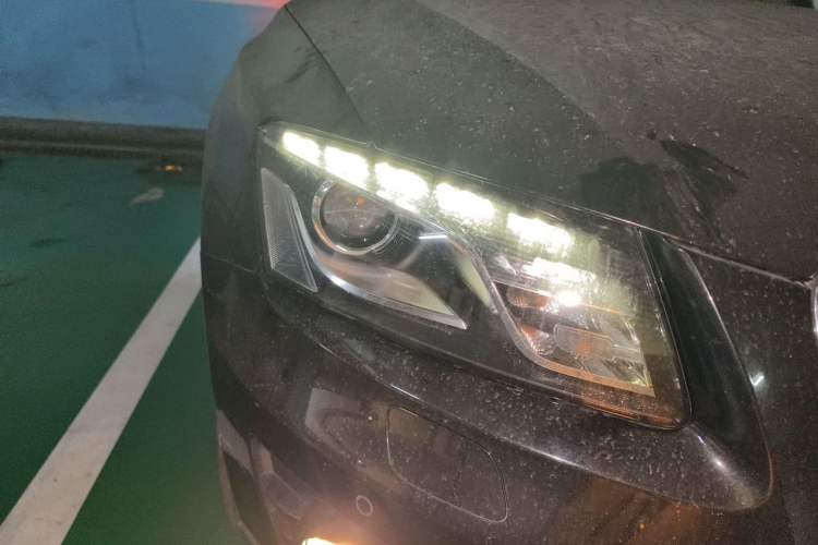 Used Audi Q5 2011 2.0TFSI Technology Model Right Front Headlight