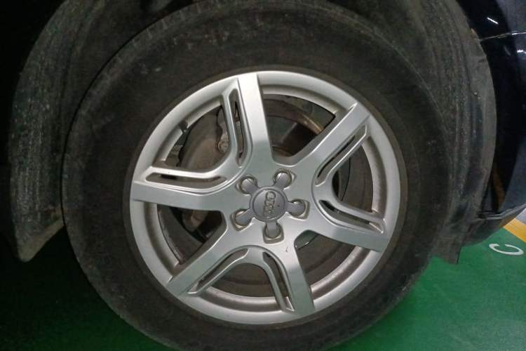 Used Audi Q5 2011 2.0TFSI Technology Model Right Front Wheel Hub
