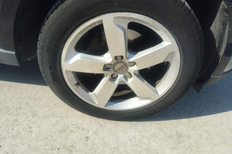 Used Audi Q5 2011 2.0TFSI Dynamic Edition Right Front Wheel Hub