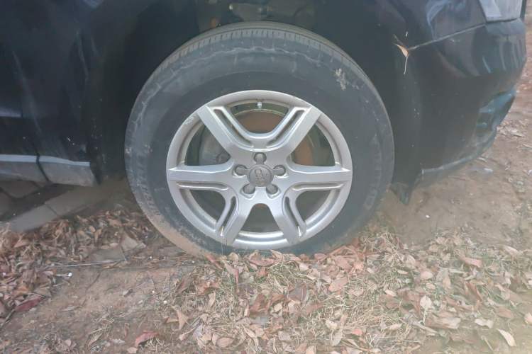 Used Audi Q5 2011 2.0TFSI Comfort Version Right Front Wheel Hub