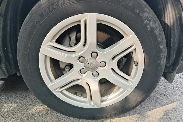 Used Audi Q5 2011 2.0TFSI Technology Model Right Front Wheel Hub