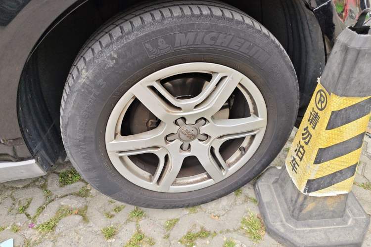 Used Audi Q5 2011 2.0TFSI Technology Model Right Front Wheel Hub