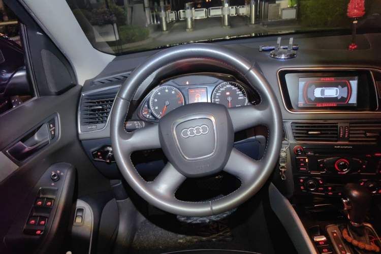 Used Audi Q5 2011 2.0TFSI Technology Model Steering Wheel