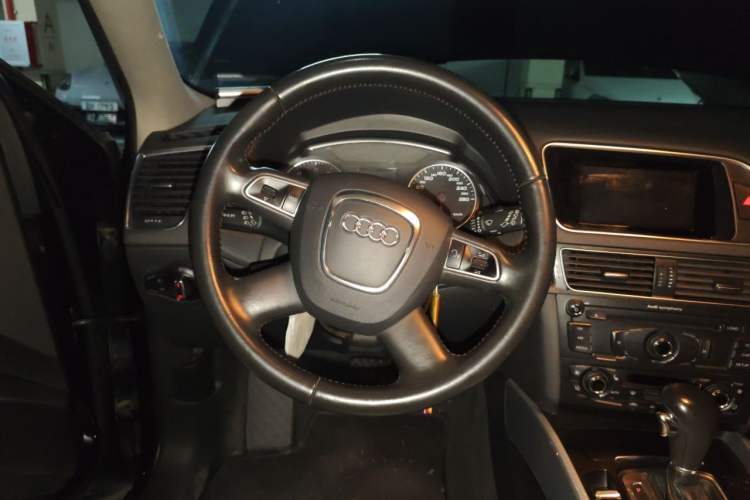 Used Audi Q5 2011 2.0TFSI Technology Model Steering Wheel