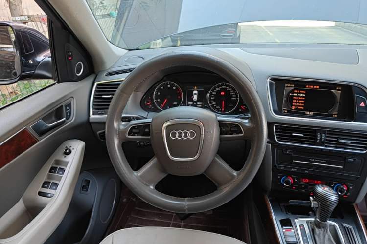Used Audi Q5 2011 2.0TFSI Comfort Version Steering Wheel