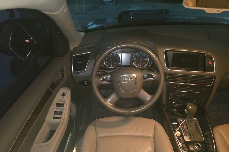 Used Audi Q5 2011 2.0TFSI Comfort Version Steering Wheel