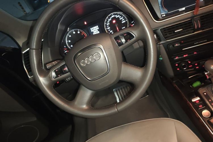 Used Audi Q5 2011 2.0TFSI Comfort Version Steering Wheel