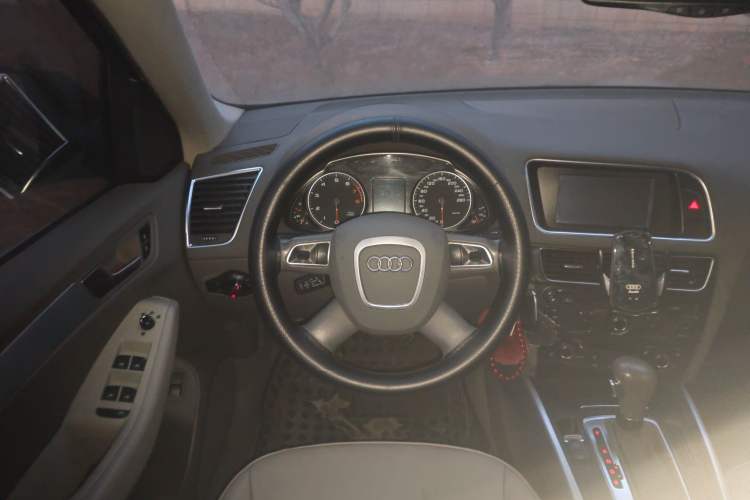 Used Audi Q5 2011 2.0TFSI Comfort Version Steering Wheel