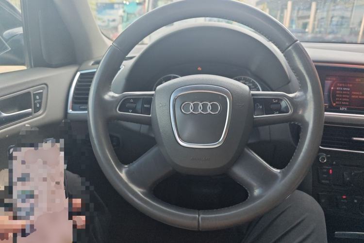 Used Audi Q5 2011 2.0TFSI Ambition Edition Steering Wheel