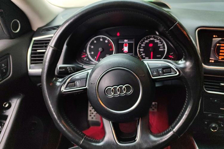 Used Audi Q5 2011 2.0TFSI Ambition Edition Steering Wheel