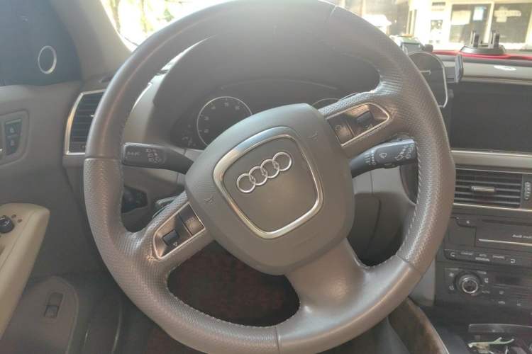 Used Audi Q5 2011 2.0TFSI Luxury Edition Steering Wheel