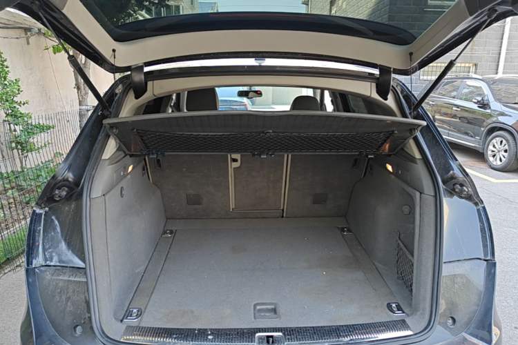 Used Audi Q5 2011 2.0TFSI Comfort Version Trunk