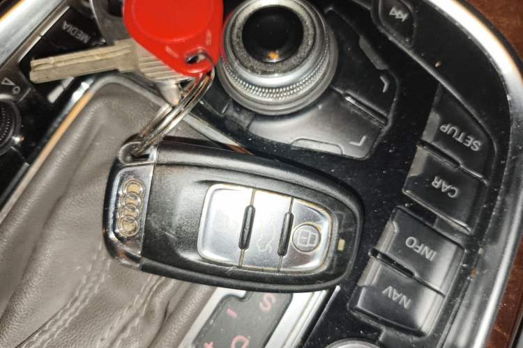 Used Audi Q5 2011 2.0TFSI Technology Model Vehicle Key