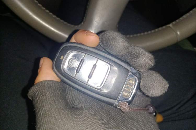 Used Audi Q5 2011 2.0TFSI Technology Model Vehicle Key