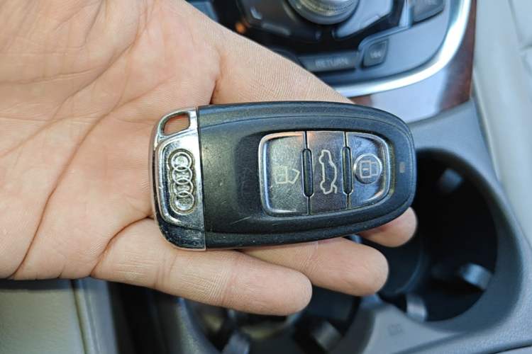 Used Audi Q5 2011 2.0TFSI Comfort Version Vehicle Key
