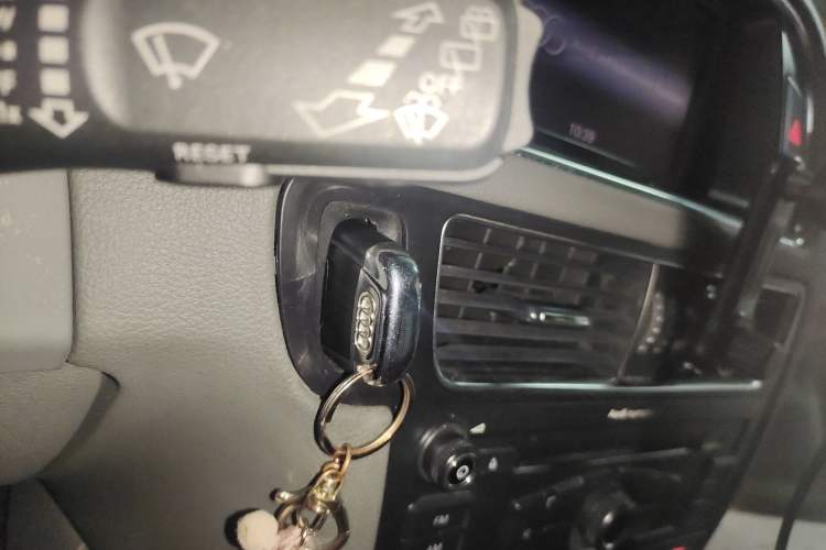 Used Audi Q5 2011 2.0TFSI Technology Model Vehicle Key