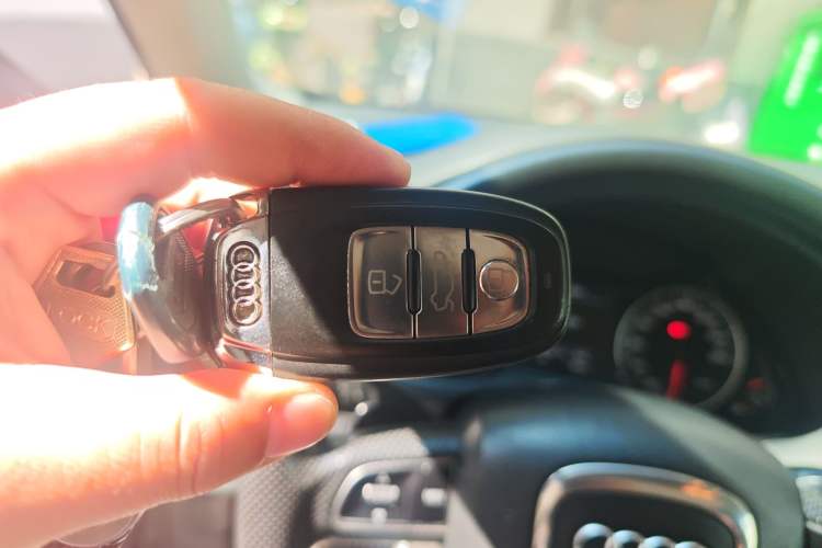 Used Audi Q5 2011 2.0TFSI Luxury Edition Vehicle Key