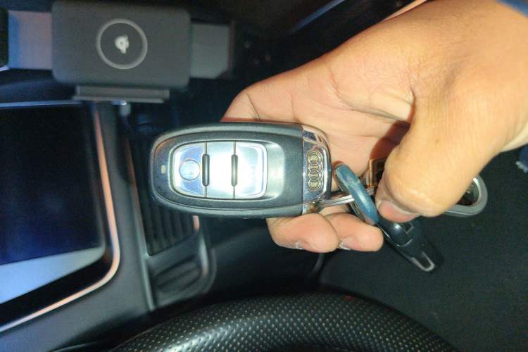 Used Audi Q5 2011 2.0TFSI Luxury Edition Vehicle Key