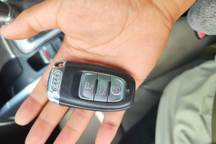 Used Audi Q5 2011 2.0TFSI Technology Model Vehicle Key